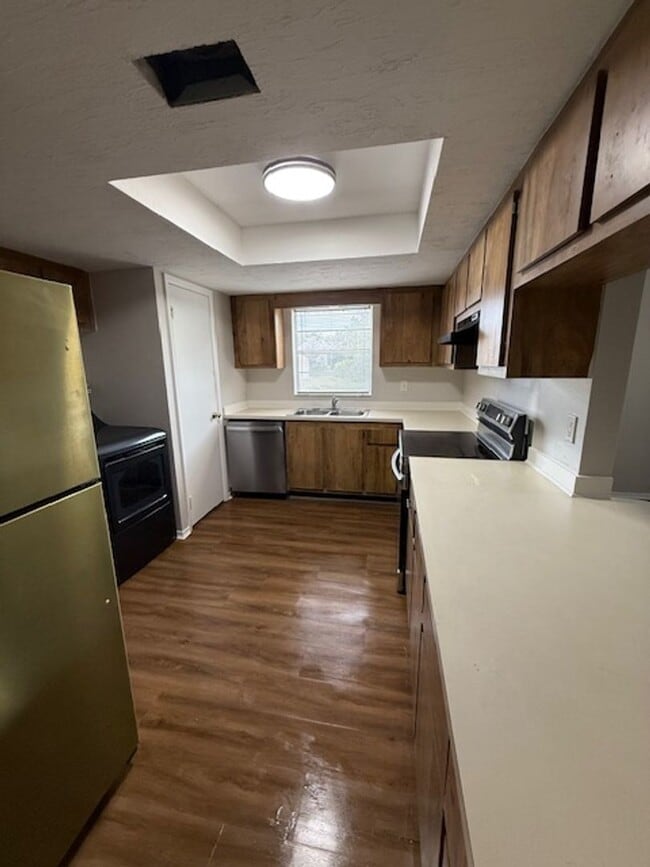 Building Photo - 2bedroom 2bath updated end unit condo on second floor available for $1395.00