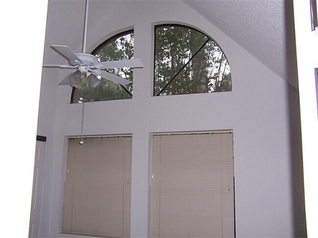 Building Photo - 16800 Sugar Pine Dr