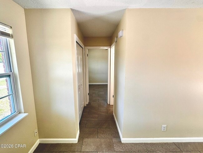 Building Photo - 4006 E 11th St