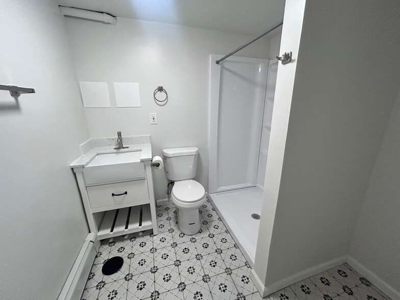 Building Photo - 424 58th St