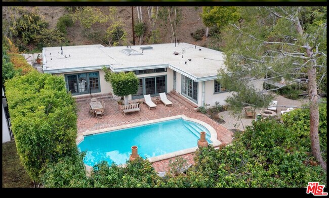 Building Photo - 10216 Cielo Dr