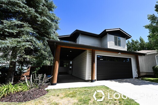 Building Photo - 1034 Lincoln Ln