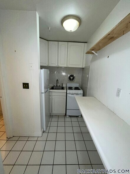 Building Photo - 529 Beacon St