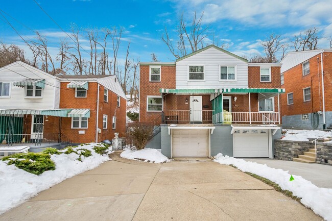 Primary Photo - UPDATED THROUGHOUT! 3-bedroom available in...