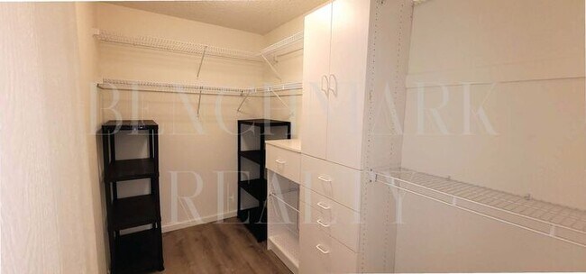 Building Photo - Beautifully remodeled huge 2 bedroom 2 bath with large balcony on the river!