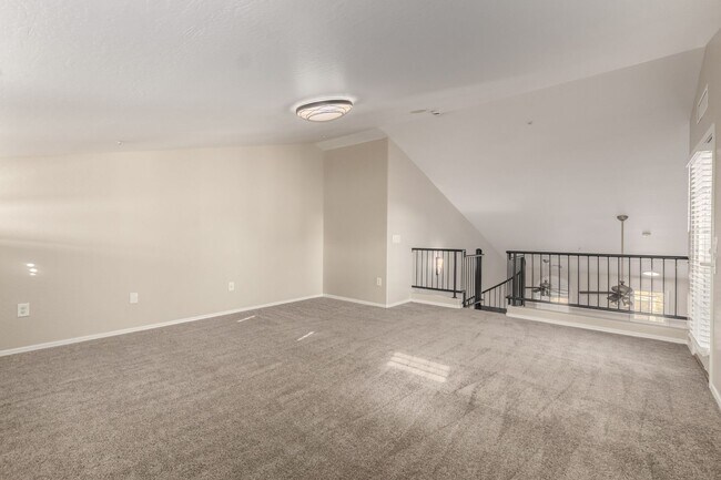 Building Photo - 3 Bed, 2 Bath in Gated Val Vista Classic
