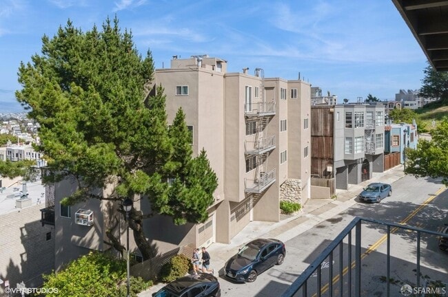 Building Photo - 646 Corbett Ave