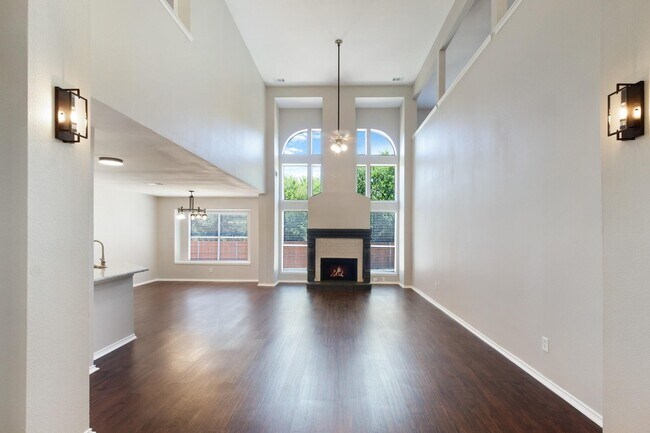 Building Photo - 4729 Woodhaven Ln