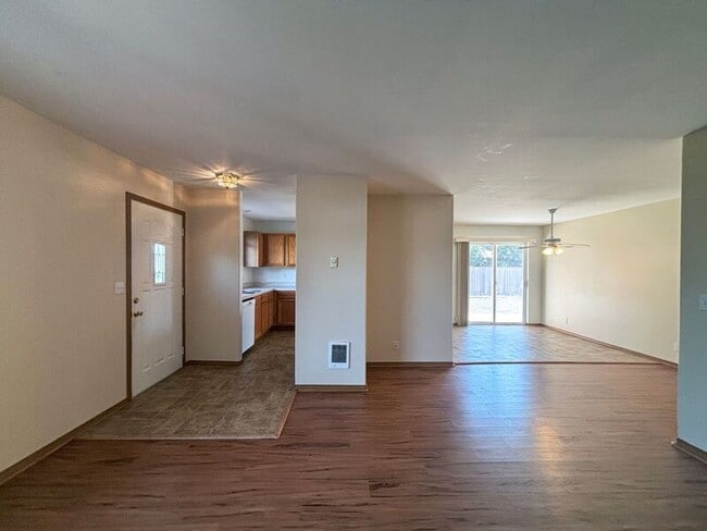 Building Photo - 882 Smith St