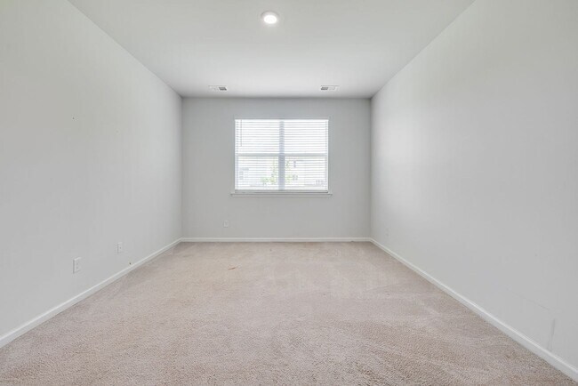 Building Photo - Stylish 4-Bed 2 Bath Ranch Home with Moder...