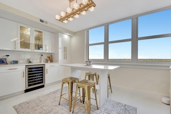 Building Photo - 5440 N Ocean Dr