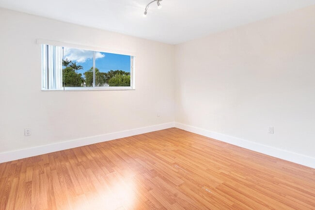 Building Photo - 9703 SW 142nd Ct