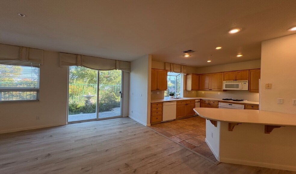 Building Photo - 5630 Highcrest Ct