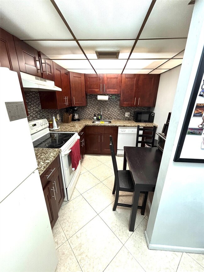 Building Photo - 737 SE 1st Way