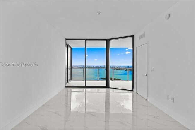 Building Photo - 700 NE 24th St