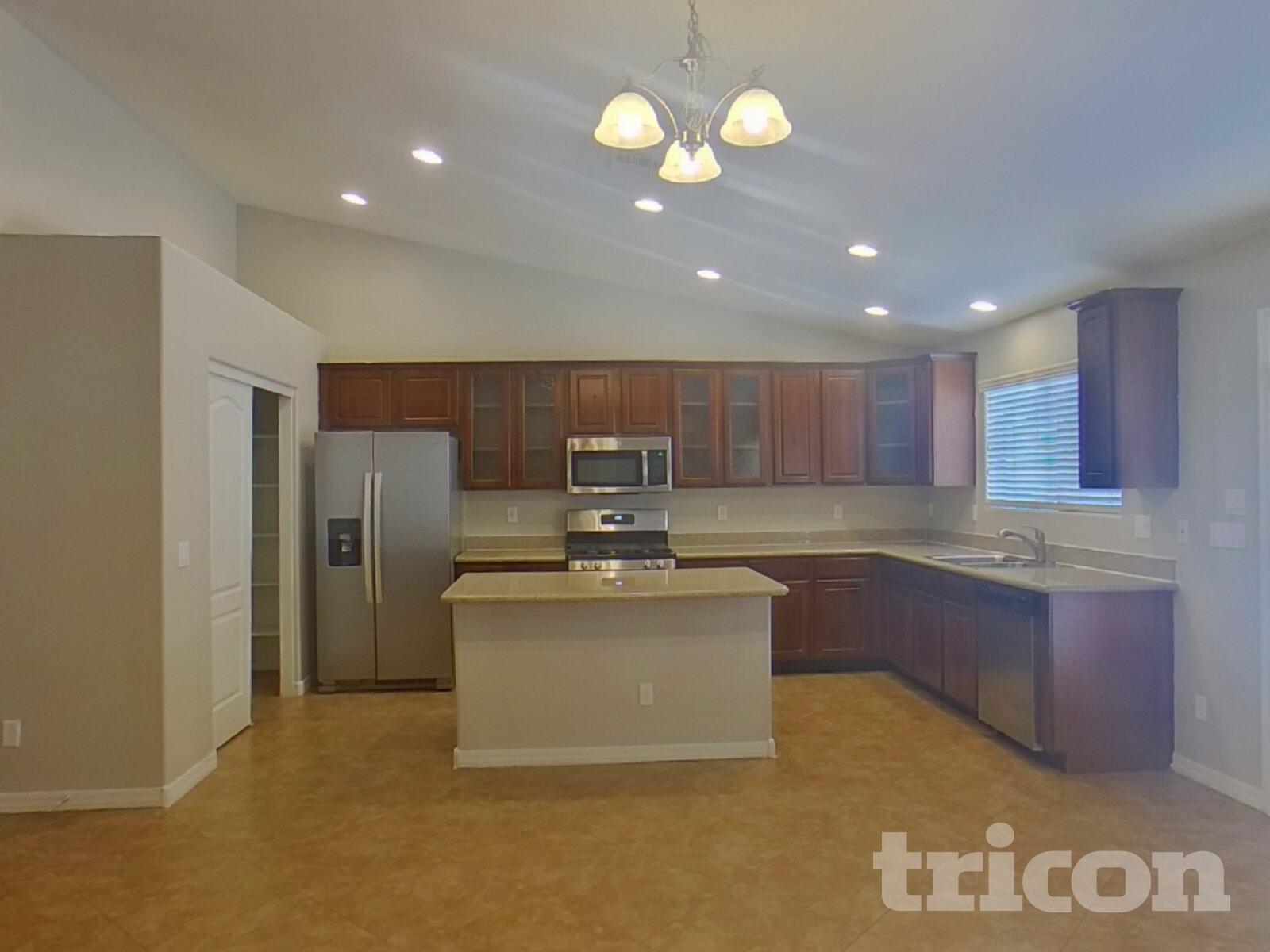 Building Photo - 43368 Palmen Dr