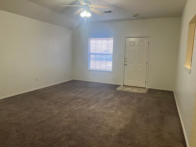 Building Photo - 2700 Edgefield St