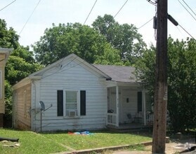 Building Photo - 2 Bedroom 1 Bath Available to Rent for $72...