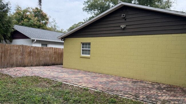 Building Photo - House For Rent - Metrowest