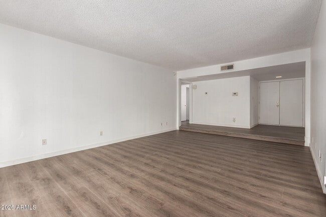 Building Photo - 5055 W Vogel Ave