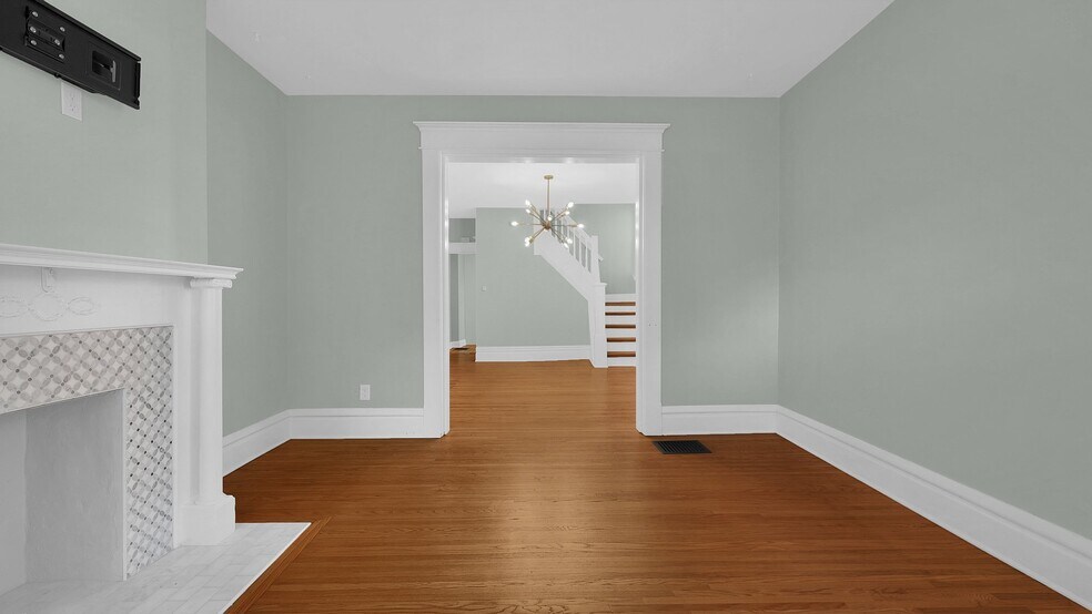 Building Photo - 739 Wilson Ave