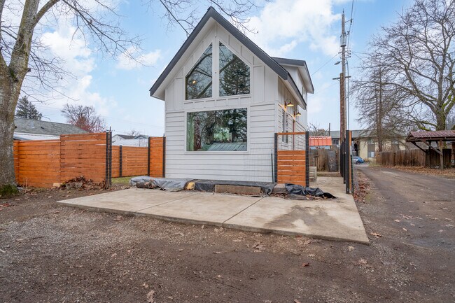 Building Photo - 1046 N 15th St