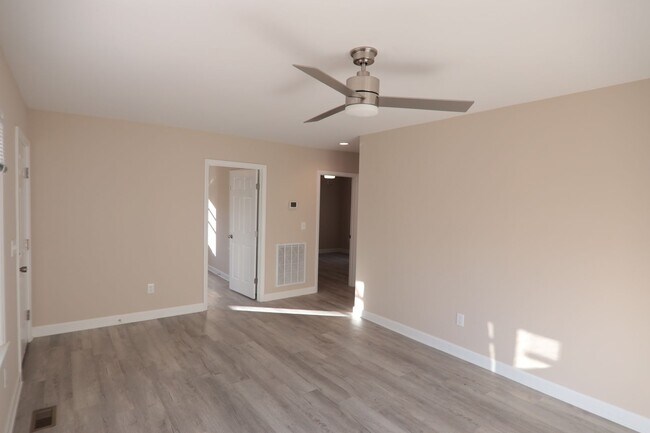Building Photo - Renovated 2 Bedroom, 2 Bathroom Home in Hi...