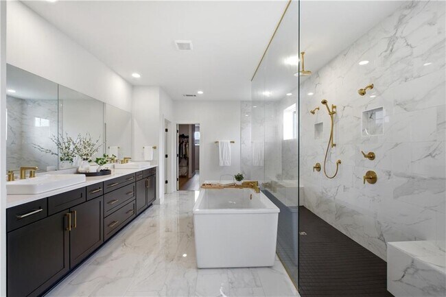 Building Photo - 4510 Hawthorn Cir