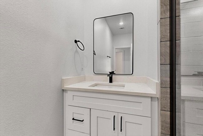 Building Photo - 604 Kimbro St