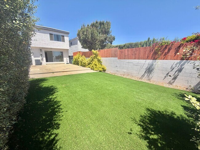 Building Photo - Hill Section 3BD Home with Large Backyard & Renovated Quartz Kitchen
