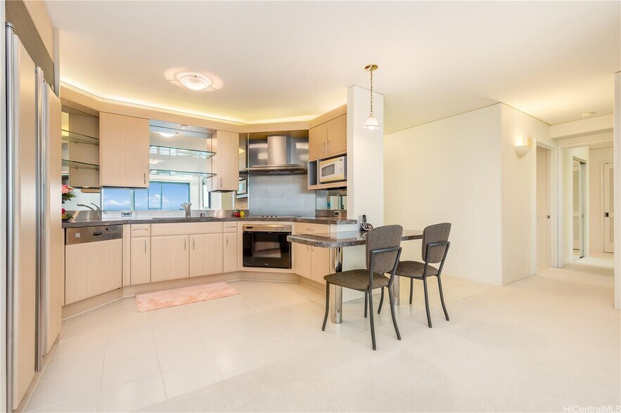 Building Photo - 88 Piikoi St