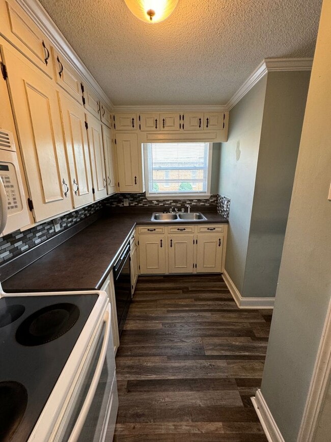 Building Photo - Brick 2/1 Apartment in Cave Spring- $995