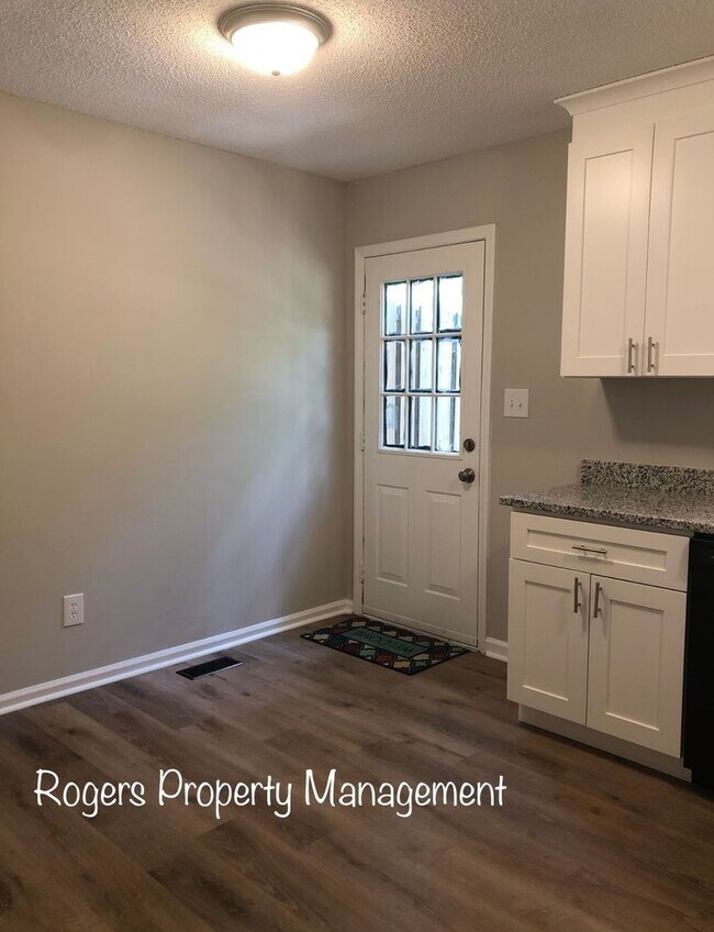 Building Photo - Convenient Modern Townhome in Creedmoor