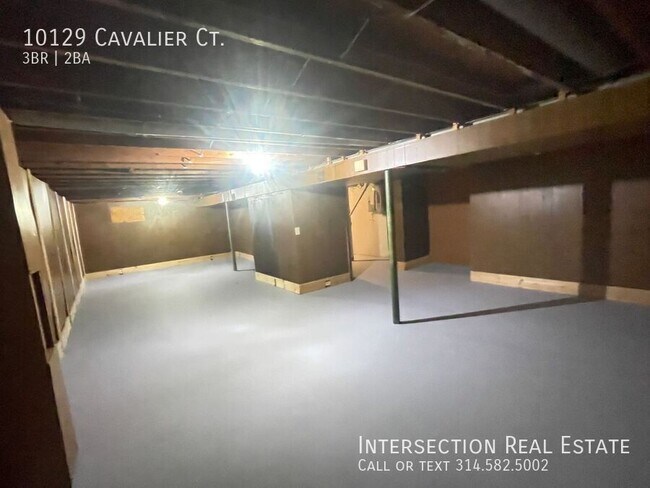 Building Photo - 10129 Cavalier Ct