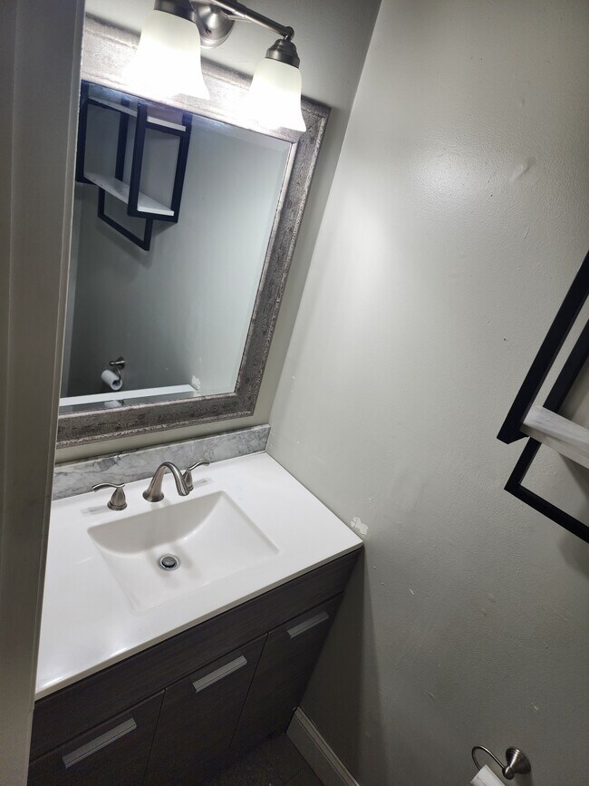 Half bath - 3218 Dunnbury Ct