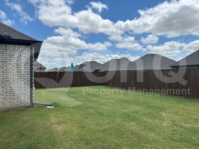 Building Photo - 533 Oleander Dr
