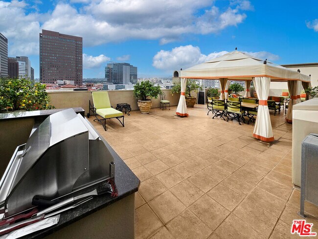 Building Photo - 10795 Wilshire Blvd