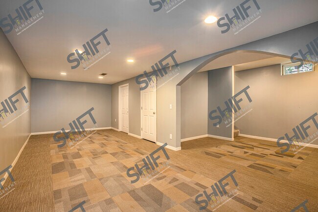 Building Photo - 755 North - Beautiful Single Family home