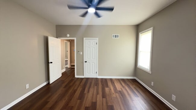 Building Photo - “Check Out This Amazing 3 bed 1.5 bath Home”