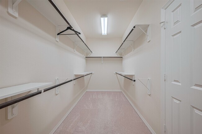 Building Photo - 10004 Spring Shadows Park Cir