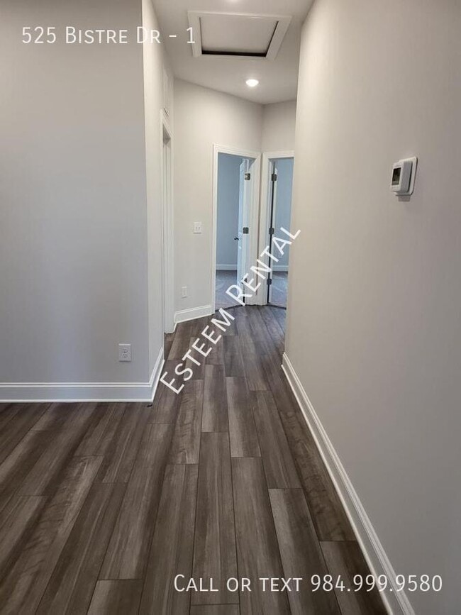 Building Photo - 525 Bistre Dr