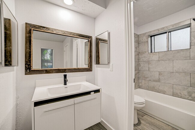 Building Photo - 3918 Cypressdale Dr