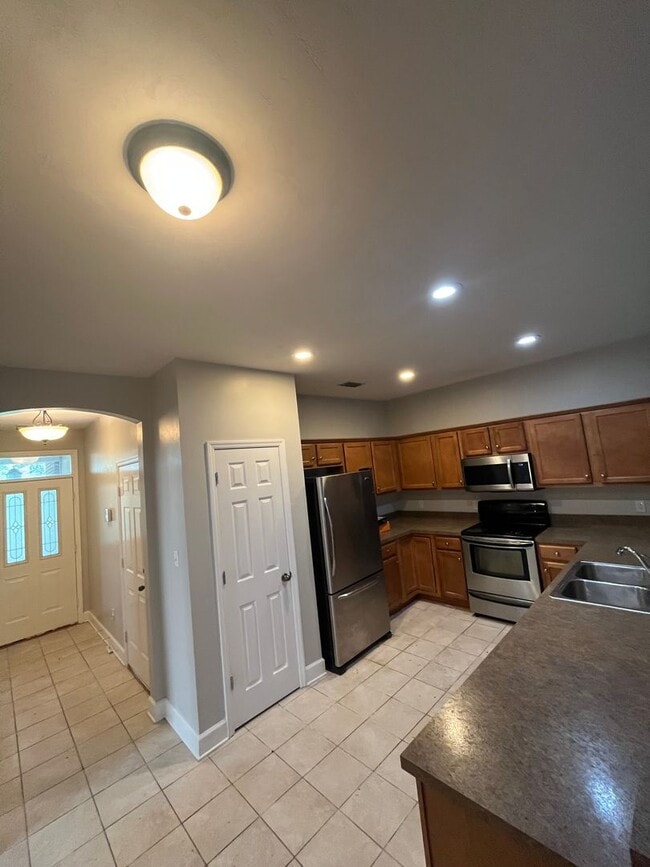 Building Photo - 5600 Hampton Hill Cir