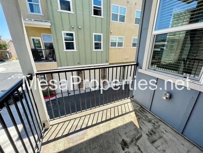 Building Photo - 8870 Camphor Ave