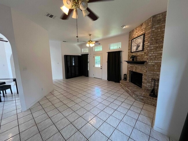 Building Photo - 116 River Knoll