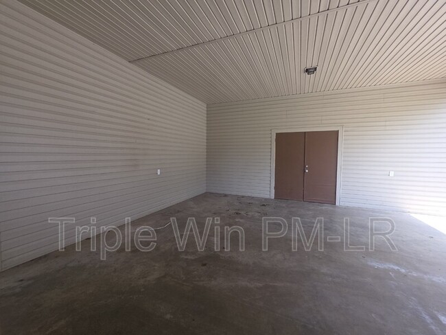 Building Photo - 318 W Bell St