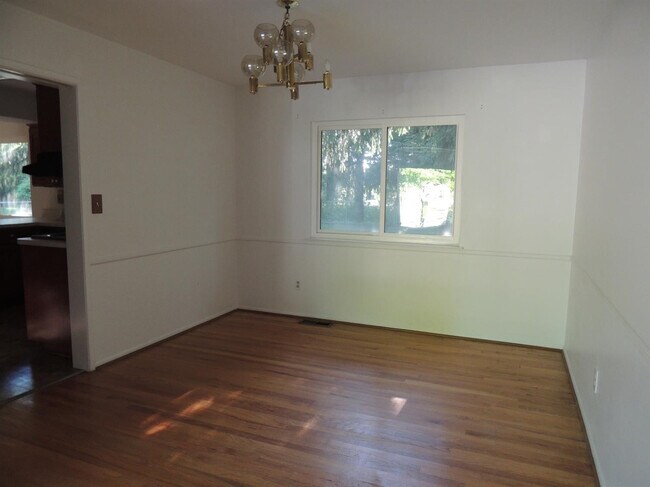 Building Photo - 2098 Yorktown Dr