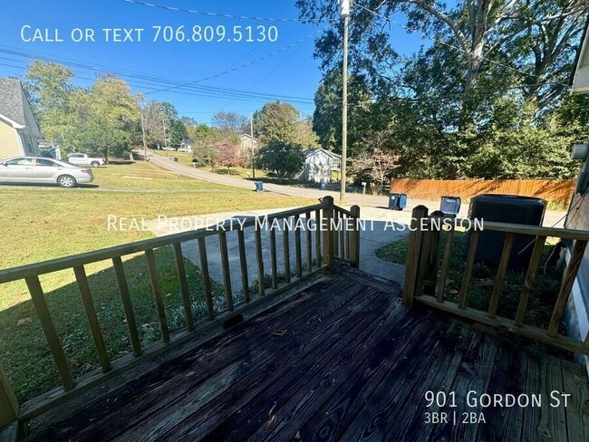 Building Photo - 901 Gordon St