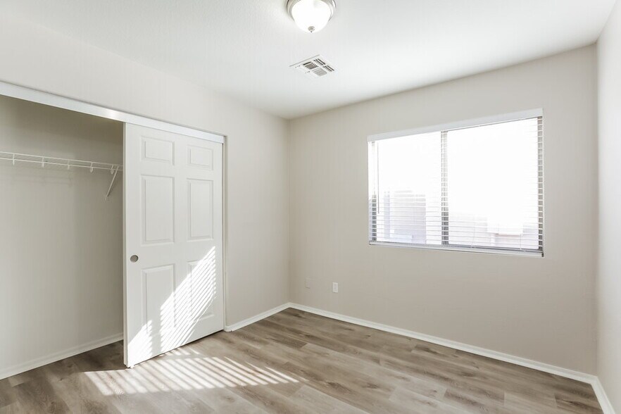 Building Photo - 3702 S 62nd Ave