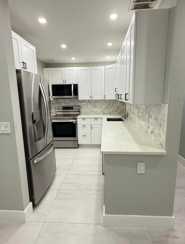 Building Photo - 2191 NE 68th St